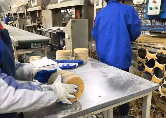 Абразивная фабрика 4 дюйма 4,5 дюйма 5 дюймов 6 дюймов 7 дюймов 9 дюймов оксид алюминия красный белый желтый зеленый шлифовальный диск на липучке на липучке шлифовальный диск наждачной бумагой